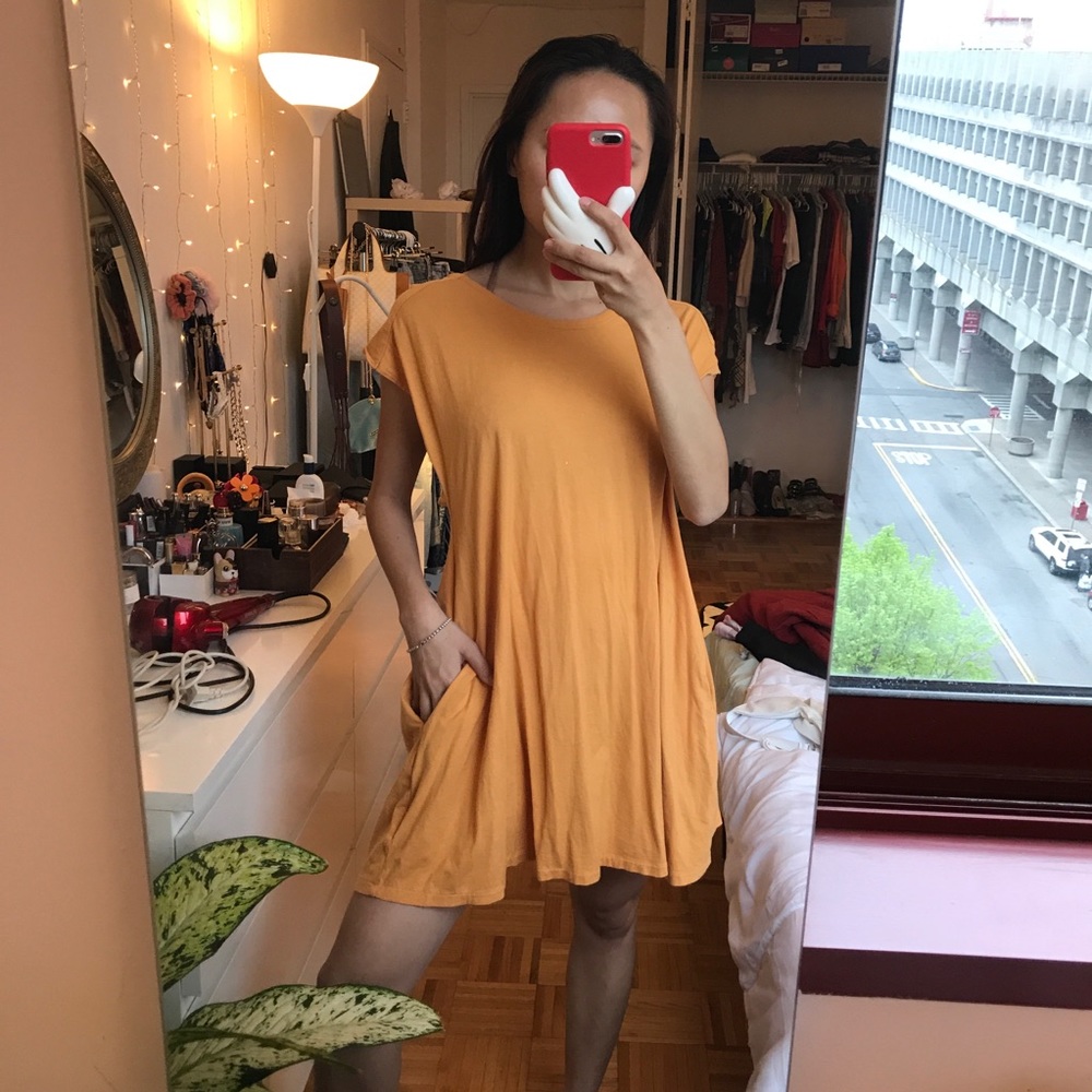 Special design at back-yellow dress from moussy